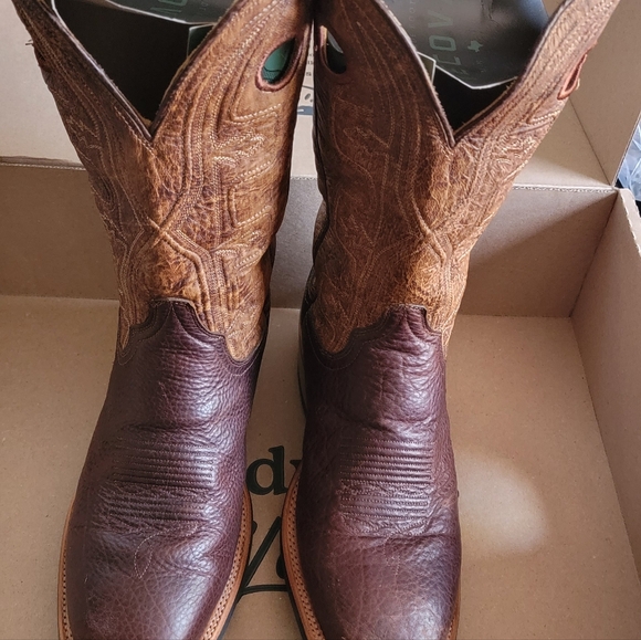 Men's size 10.5 - Picture 4 of 15